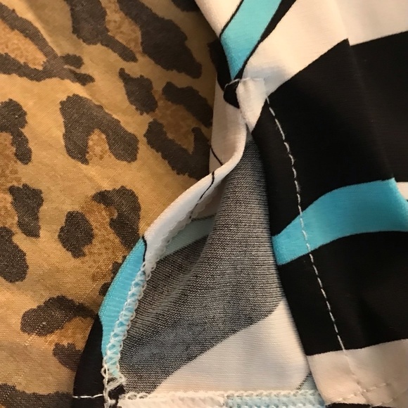 Off Shoulder  small aqua & black retro print , slit bell sleeve shirred sides … - Picture 5 of 7